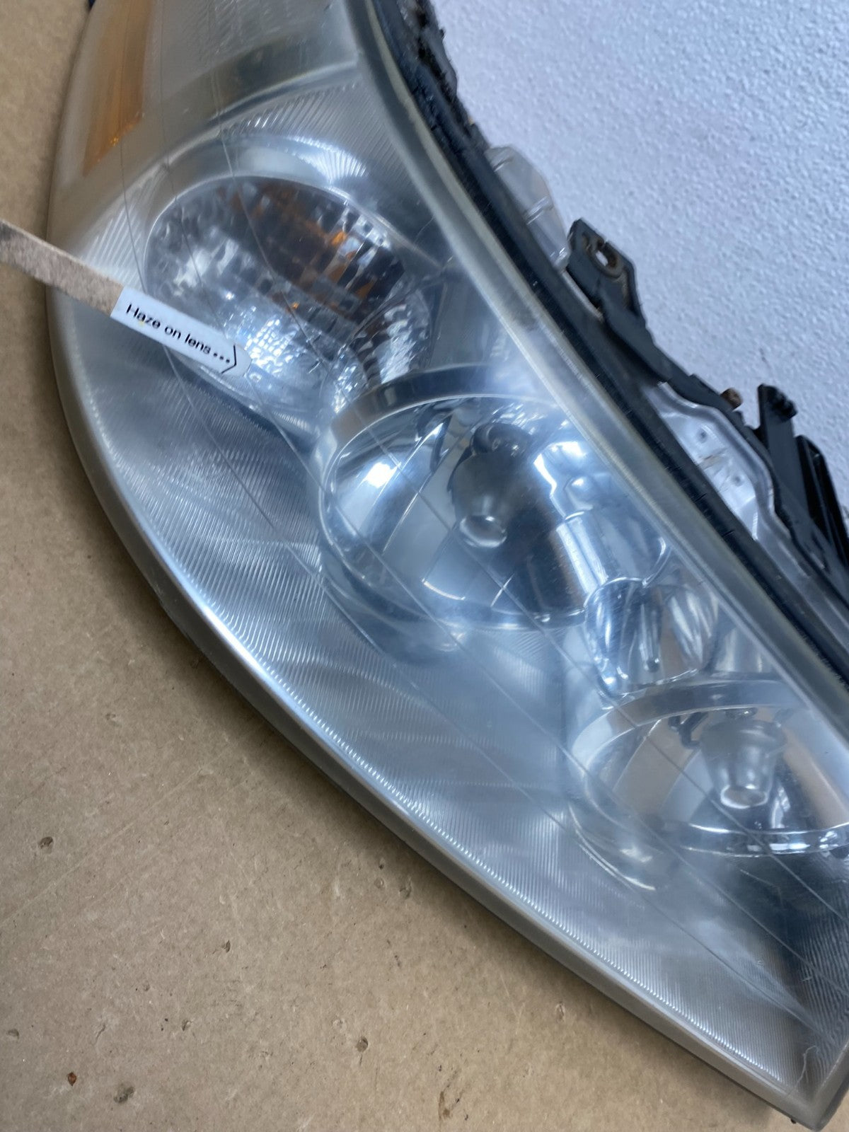 2005 to 2011 Lincoln Town Car Right Passenger Rh Side Headlight AB9980 DW4