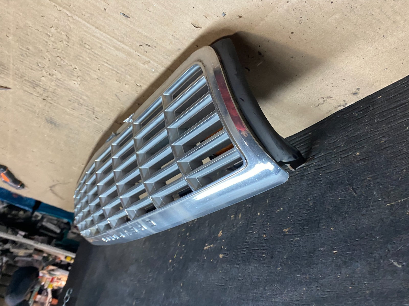 1993 to 1996 Chevrolet Caprice Front Upper Grill Grille u6415 DG2