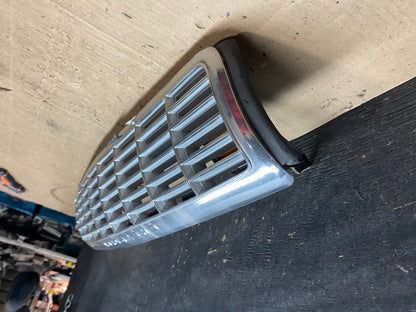 1993 to 1996 Chevrolet Caprice Front Upper Grill Grille u6415 DG2