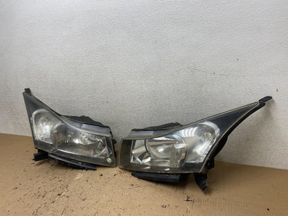 2011 to 2015 Chevrolet Cruze Halogen Left+Right Set Headlights S0047 DW1