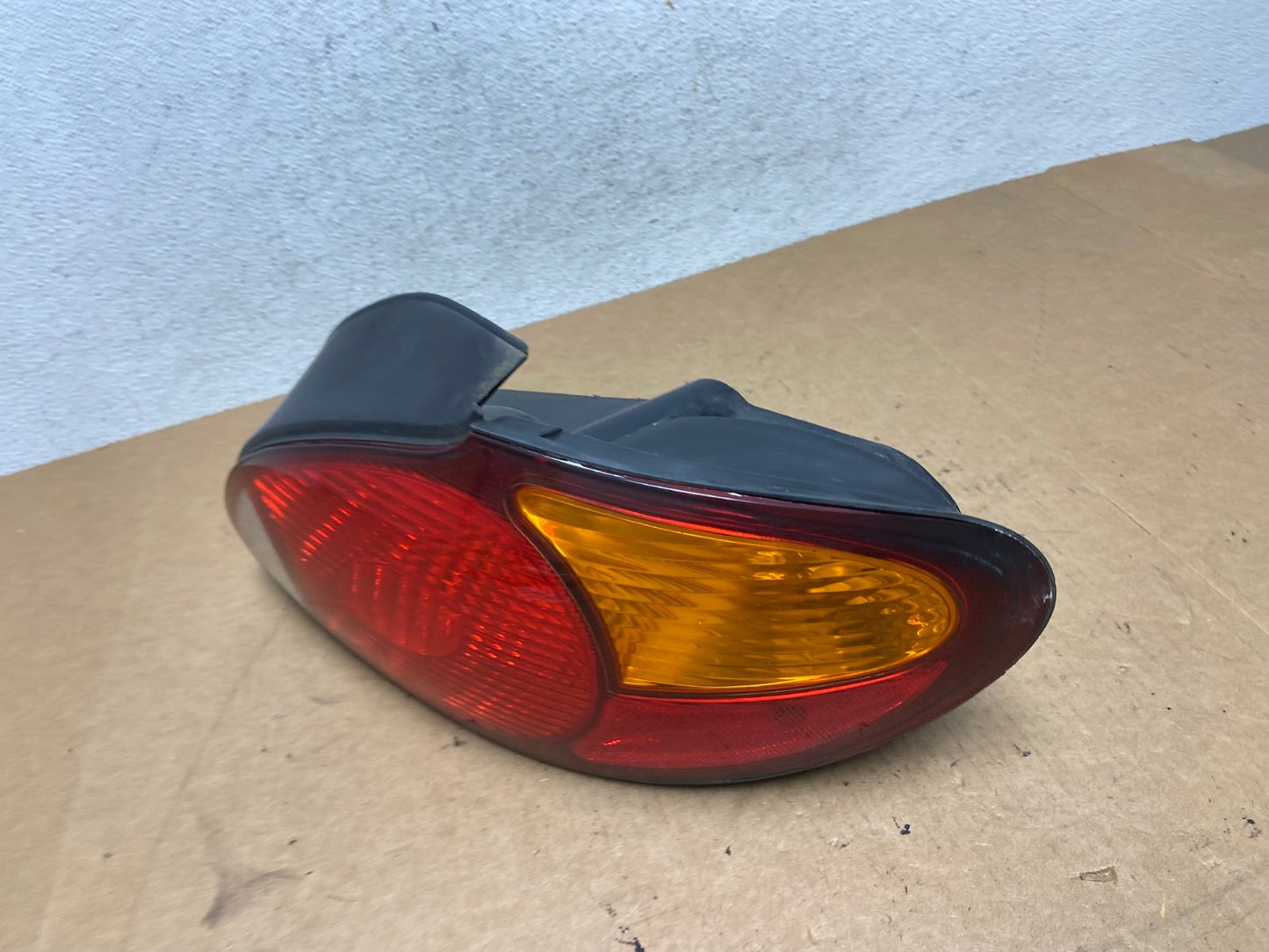 1999 2000 Hyundai Elantra Sedan Right Passenger RH Tail Light AE3186 LK1
