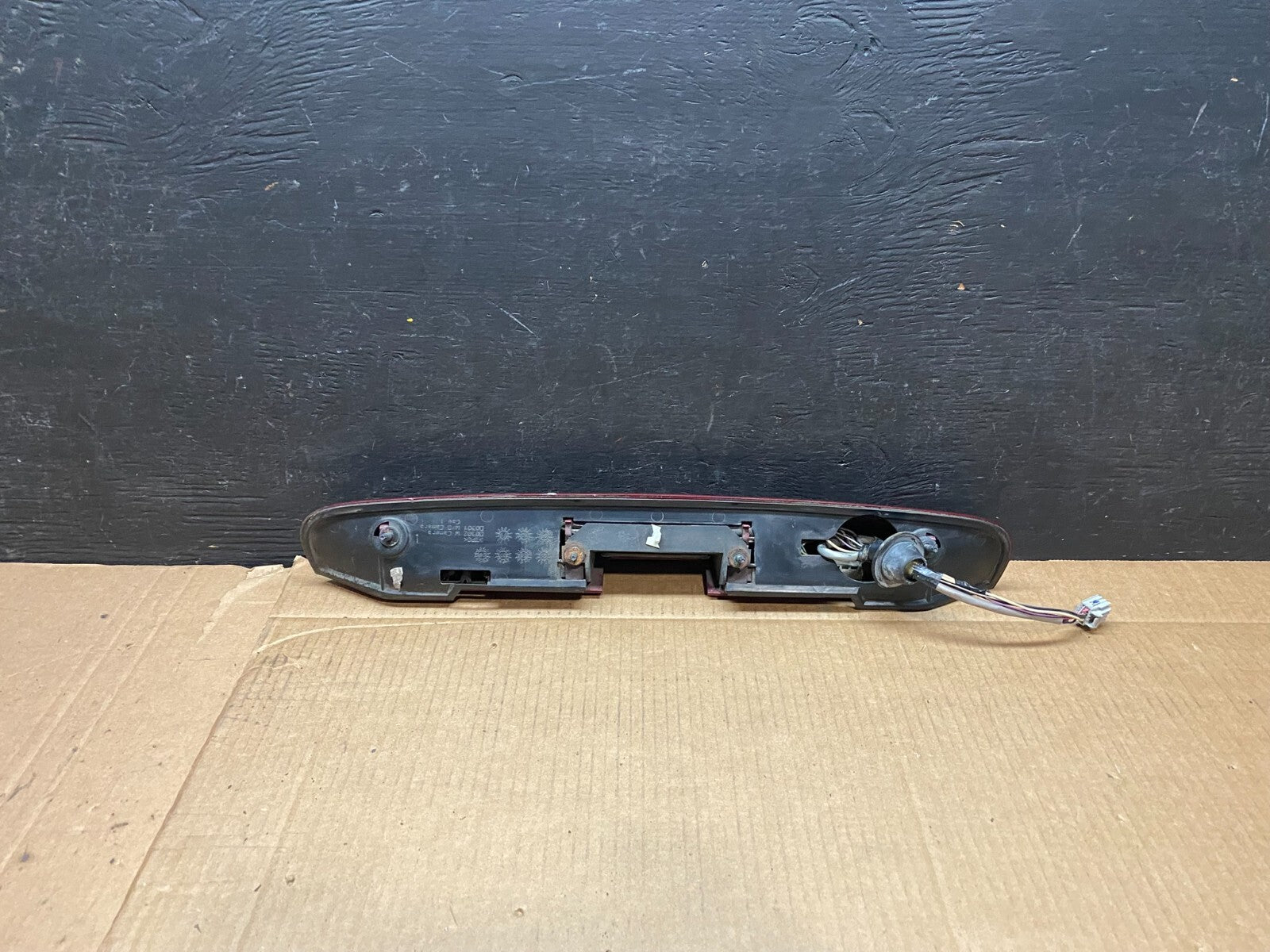 2008 to 2012 Buick Enclave Trunk Lid Finish Garnish Panel Moulding Camera G56196