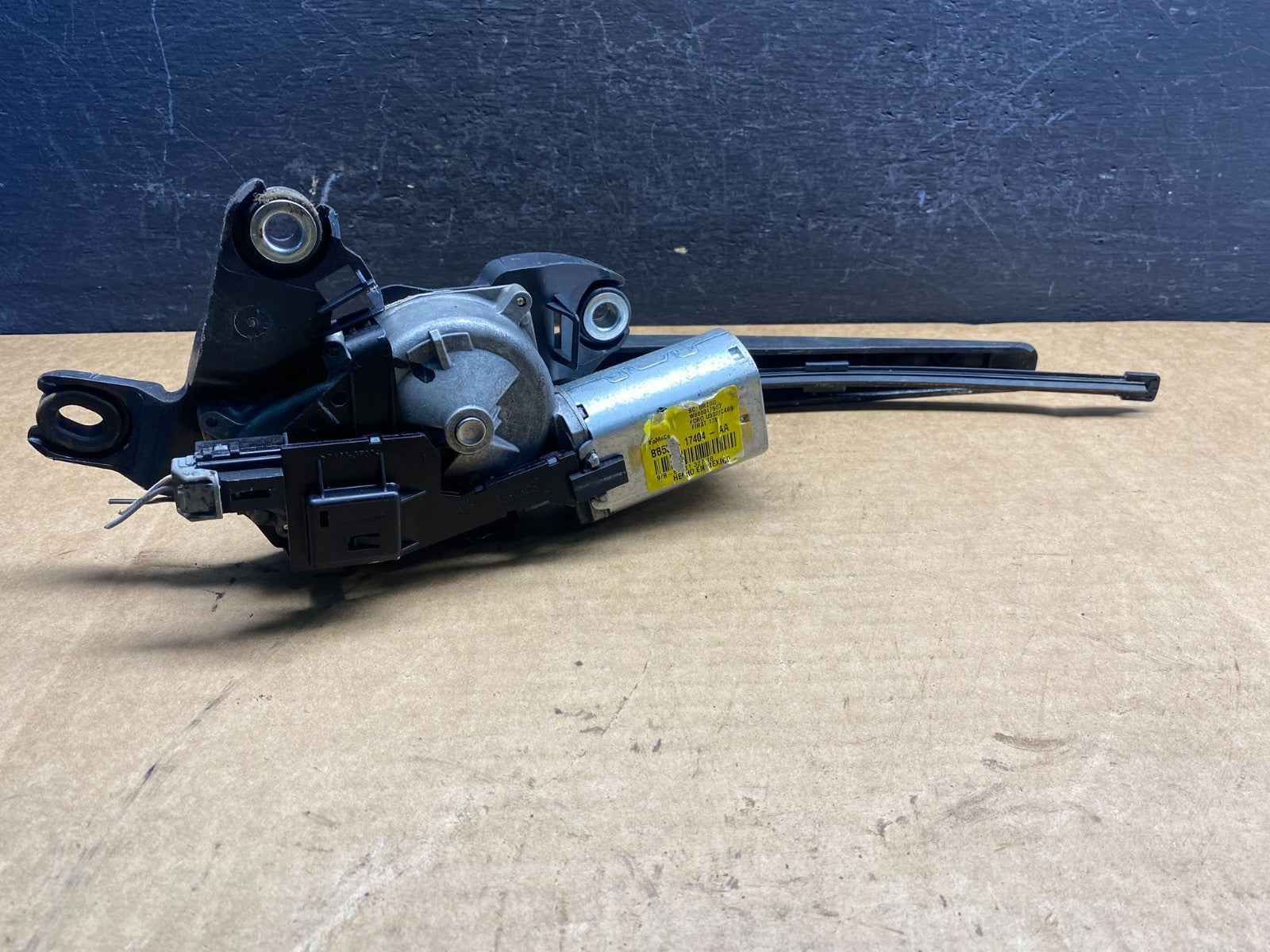 2011 to 2019 Ford Explorer Rear Windshield Wiper Motor ad7523 DG5