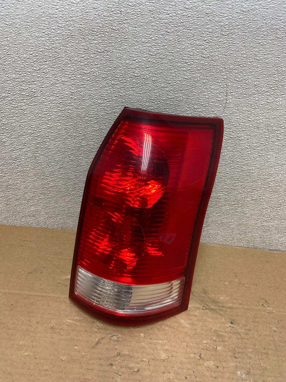 2004 to 2007 Saturn Vue Right Passenger Rh Side Tail Light Oem AB4521 LK0