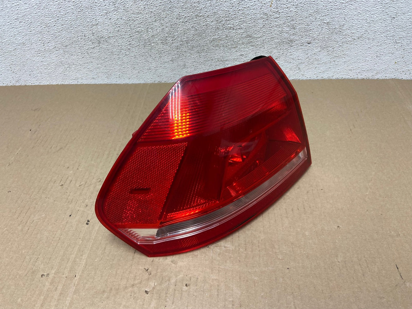 2012 to 2015 Volkswagen Passat Left Driver Lh Side Tail light AF5802 LK2