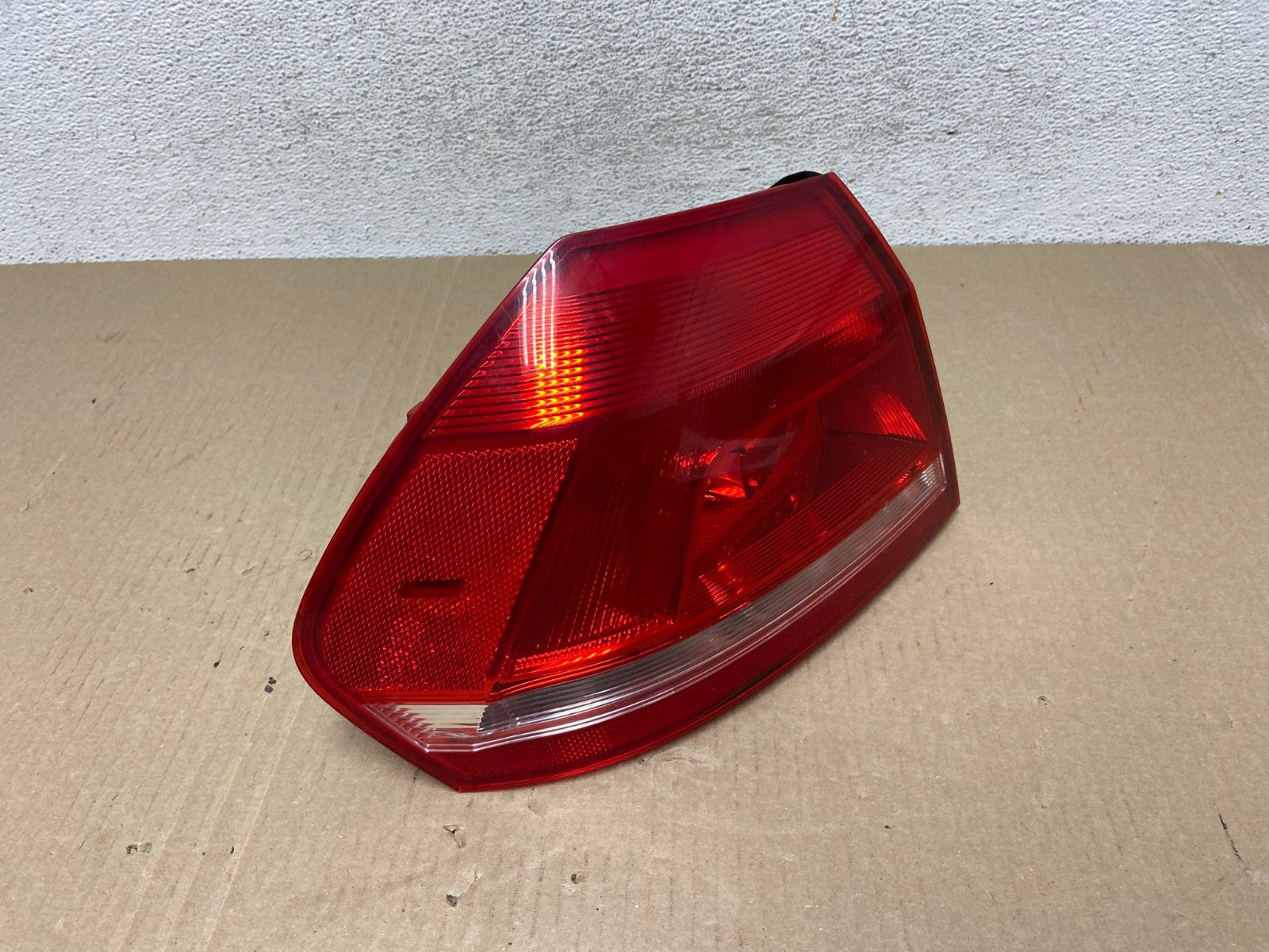 2012 to 2015 Volkswagen Passat Left Driver Lh Side Tail light AF5802 LK2