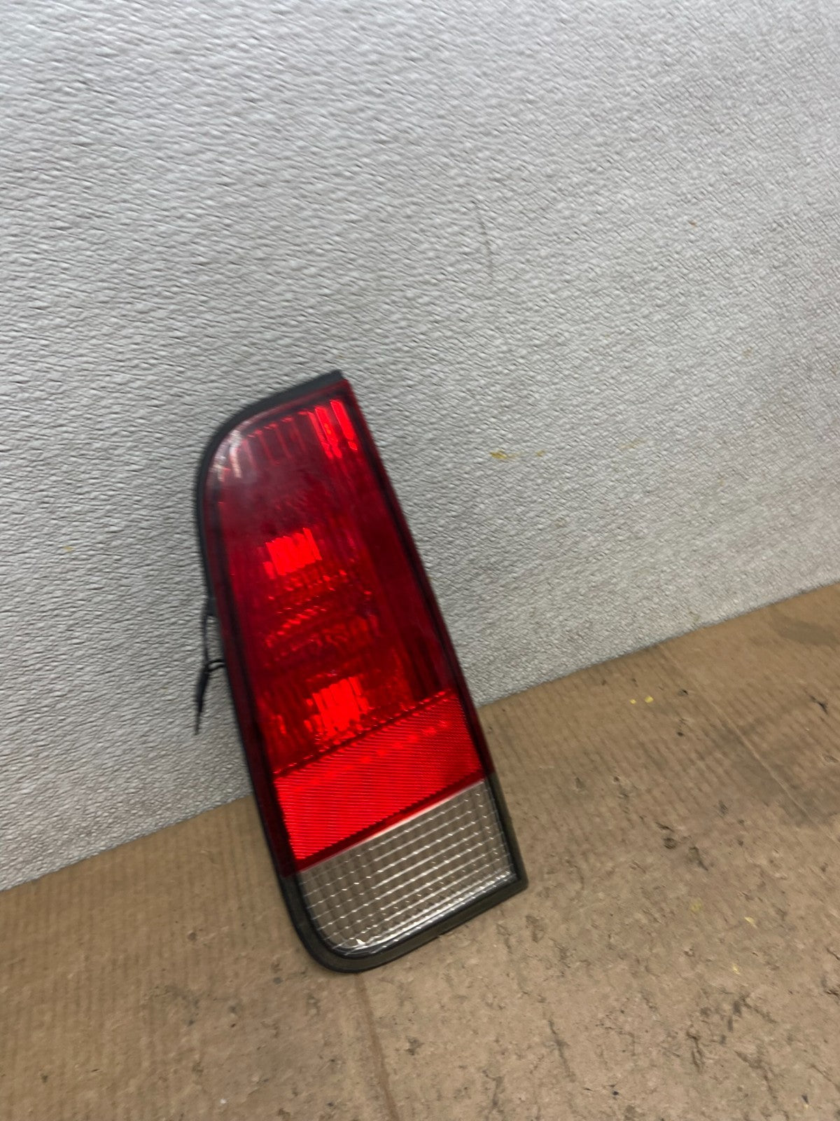 2003 to 2005 Lincoln Aviator Right Passenger Inner Tail Light Side OEM AA6984 LK2