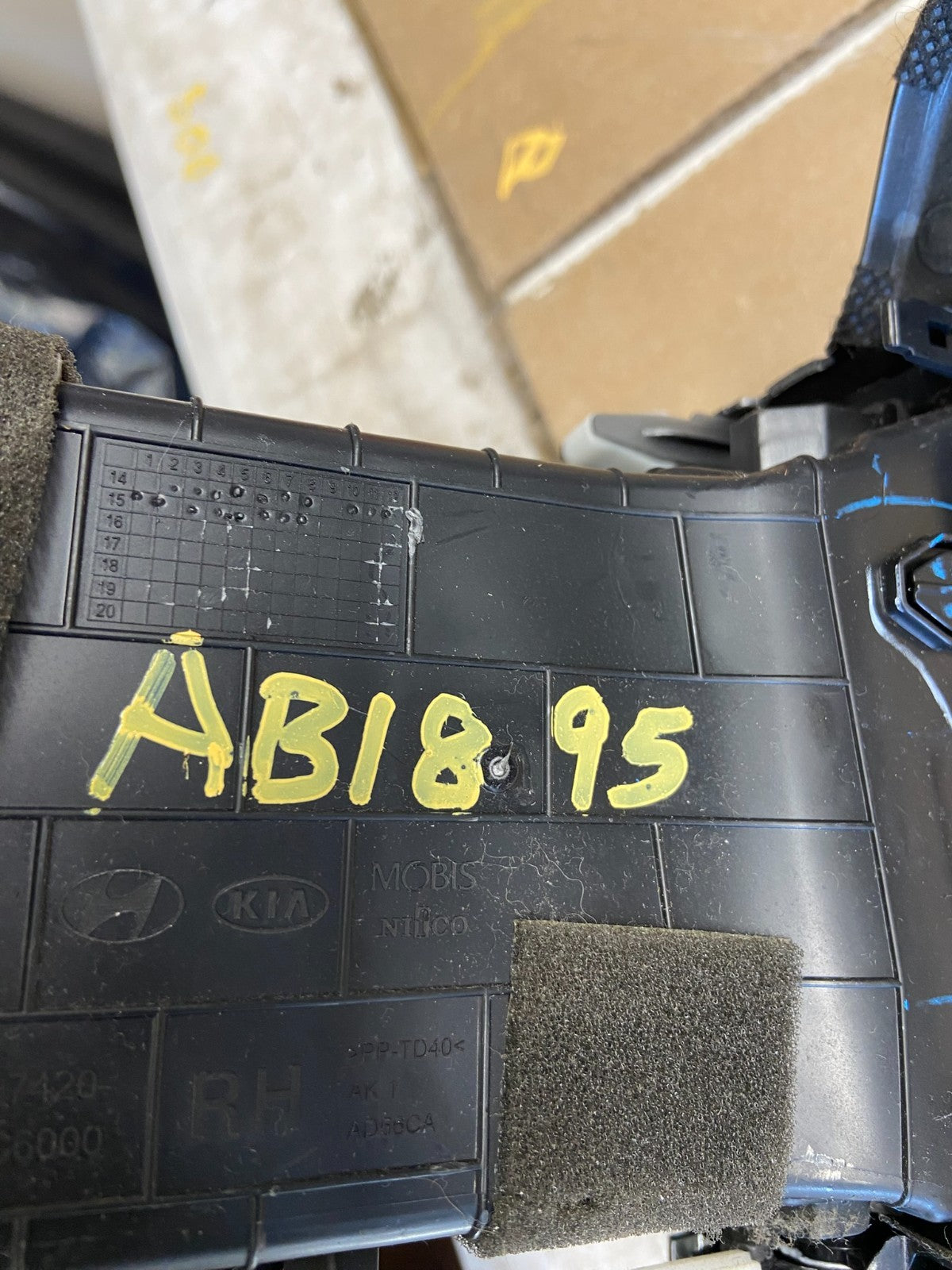 2016 - 2018 Kia Sorento Center Console Radio Air Vent Bezel Trim OEM  AB1895 DG5
