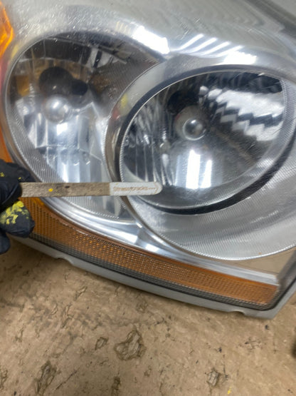 2004 - 2005 Dodge Durango Left+Right Side Headlights V8220 DW9