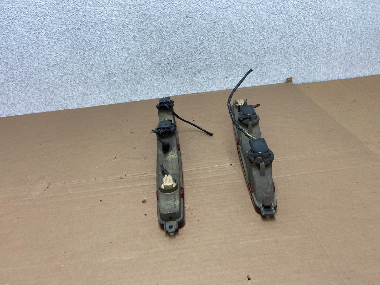 1991 to 1993 Cadillac Deville Left+Right Side Tail lights ad4141 DG5