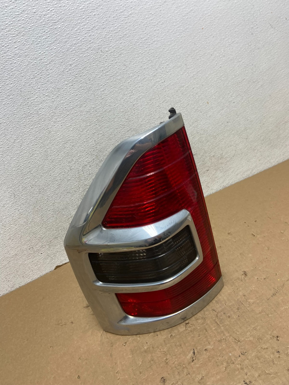 2000 2001 2002 2003 Mitsubishi Pajero Left Driver Side Tail Light AF7962 GD2