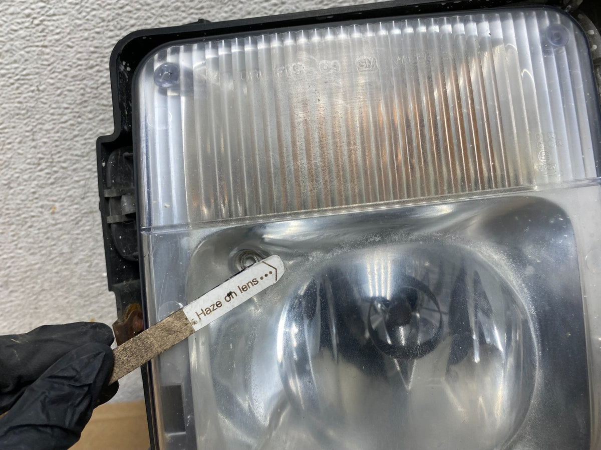 2004 to 2009 Cadillac SRX Left Driver LH Side Front Fog Light AH8893 DW4