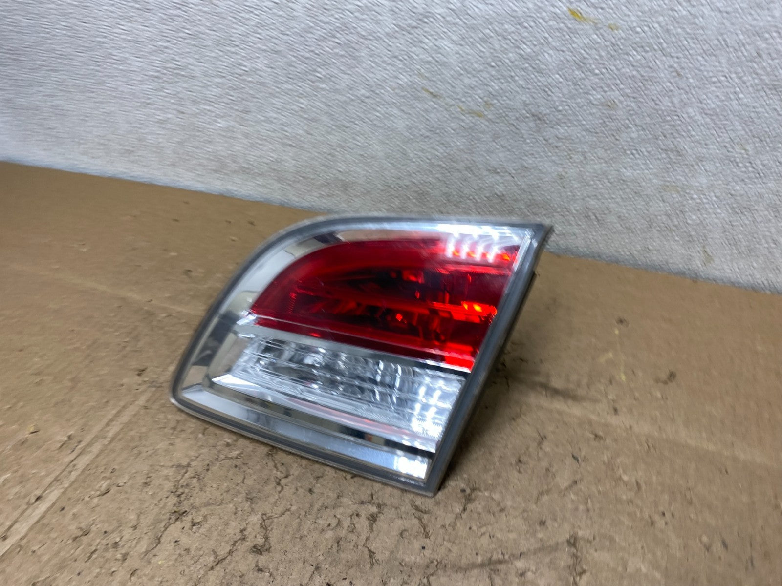 2007 2008 2009 Mazda Cx-9 Right Passenger Rh Side Inner Tail Light Oem Z1183 DW1