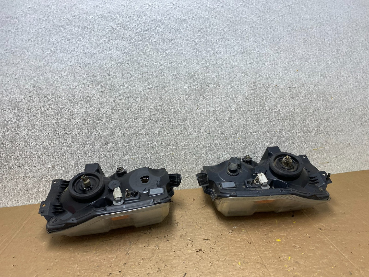 2008-2014 Ford Econoline E150 E250 E350 Left+Right Headlights V8120 DW13