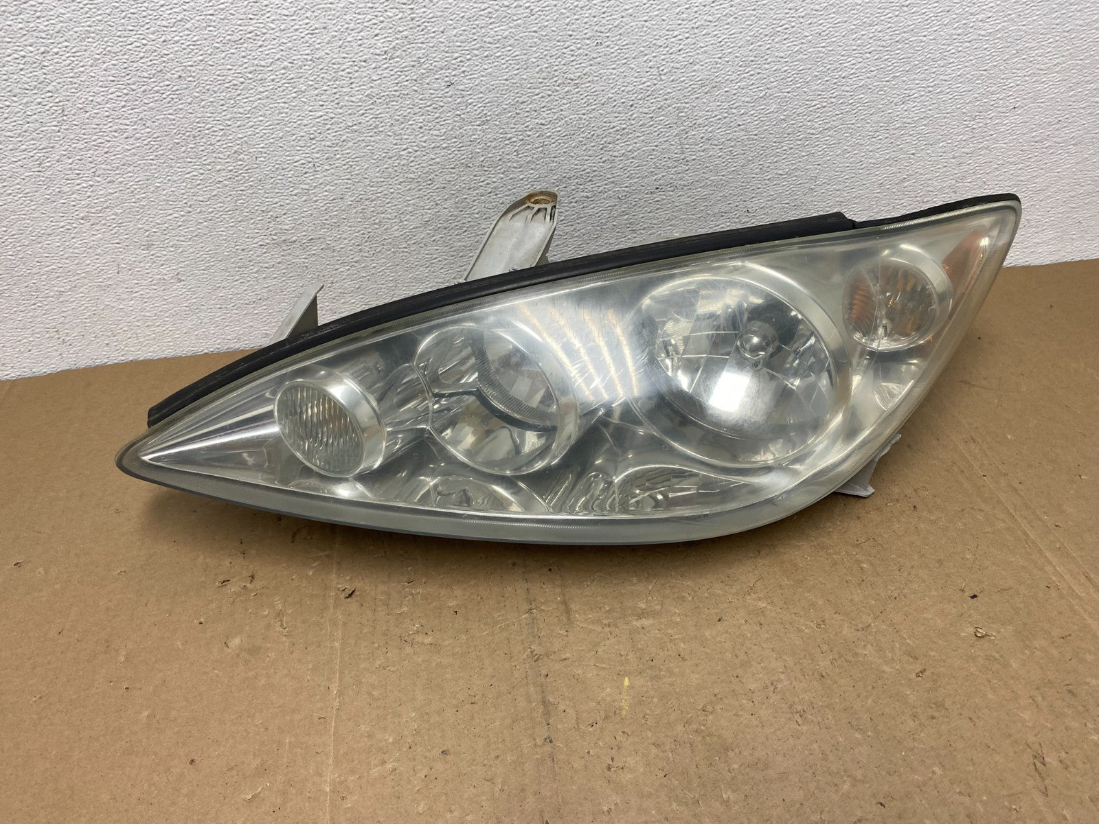 2005 to 2006 Toyota Camry Left Driver LH Halogen Headlight AC5816 DW0