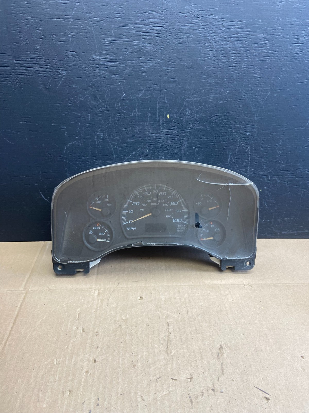 2004 to 2007 Chevrolet Express Speedometer Cluster Gauge AB9388 DG0