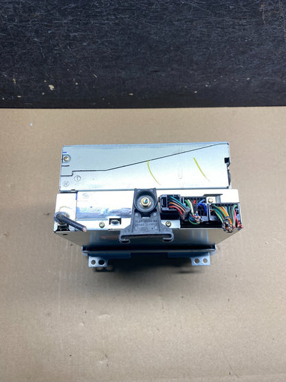 2002 to 2004 Lincoln Navigator Radio Stereo 6 CD Player AM/FM AI7373 DG5
