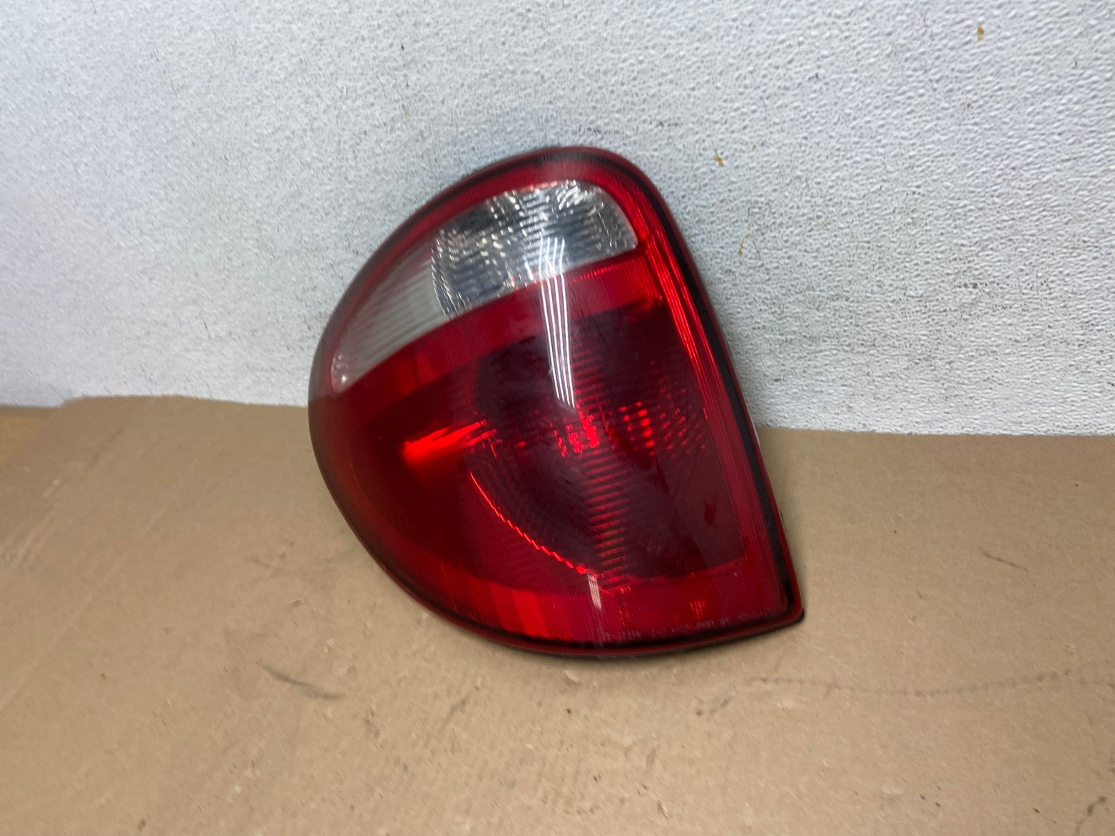 2004 to 2007 Dodge Grand Caravan Left Driver Lh Tail Light AD6451 LK1