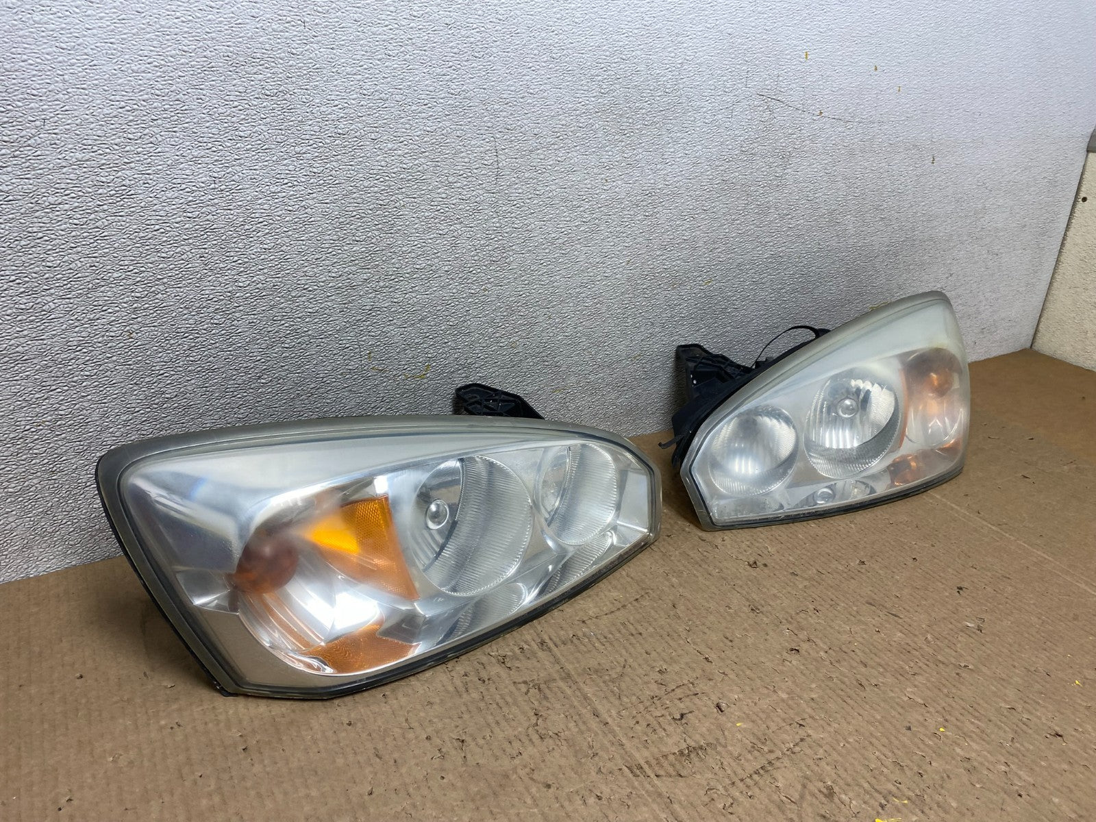 2004 to 2007 Chevrolet Malibu Left+Right Set Headlights W5304 DW2