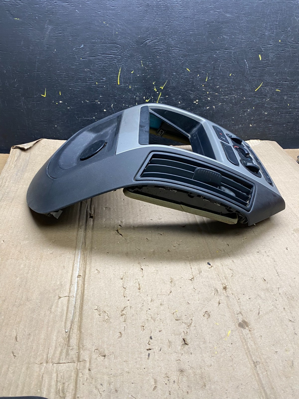 2007 - 2010 Ford Edge Heater Climate Control Radio Control Dash Bezel X5837 DG3