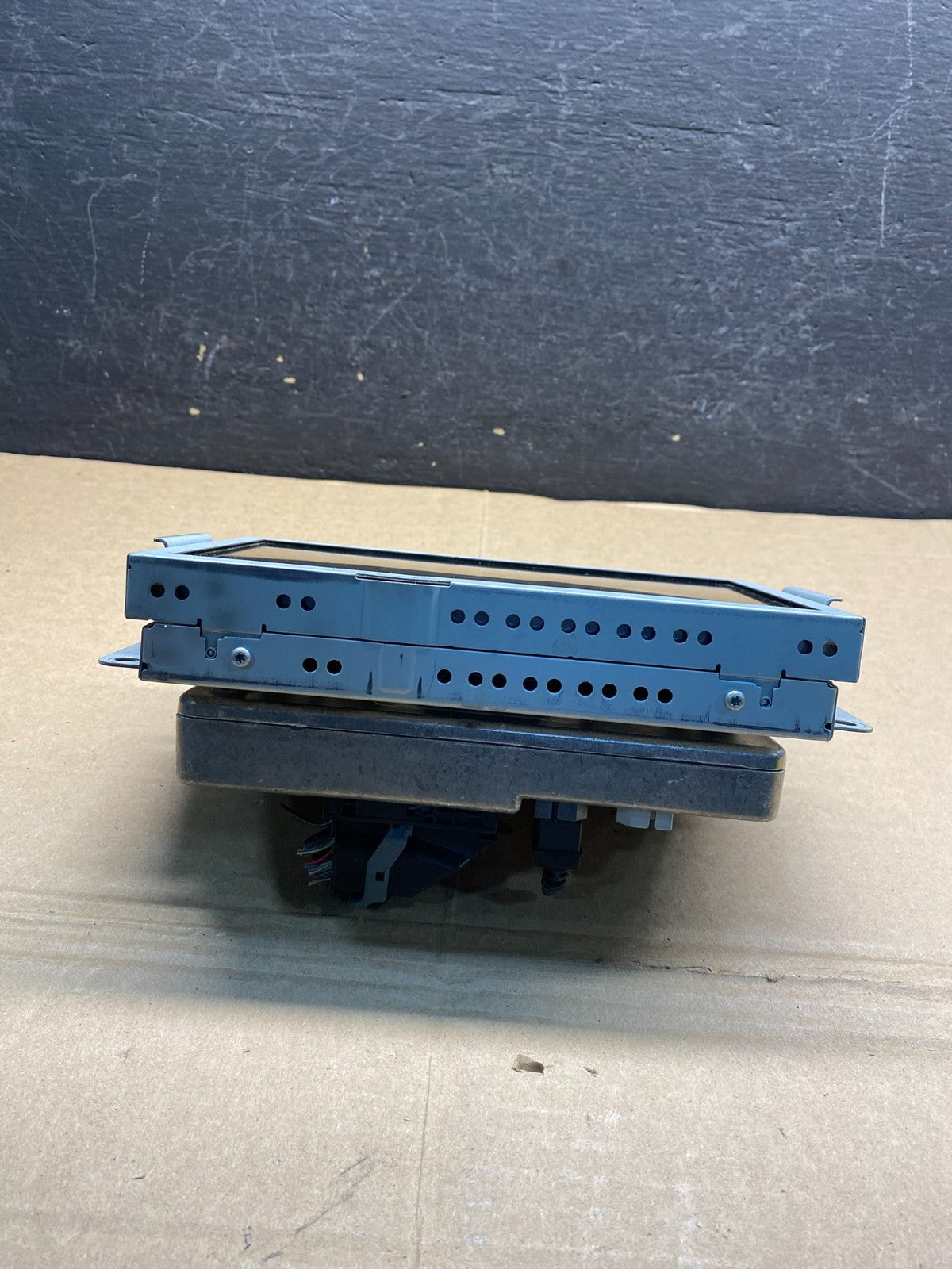 2011 to 2014 Ford Explorer Radio Information Display Screen AE9969 DG2