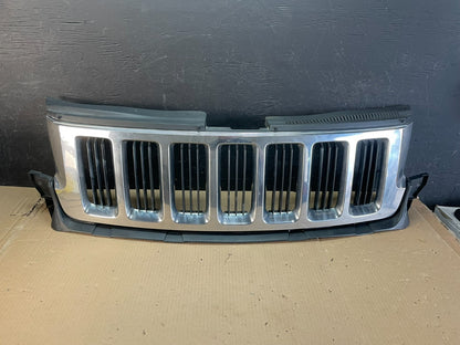 2011 to 2013 Jeep Grand Cherokee Front Upper Grill Grille AE3613 DG0