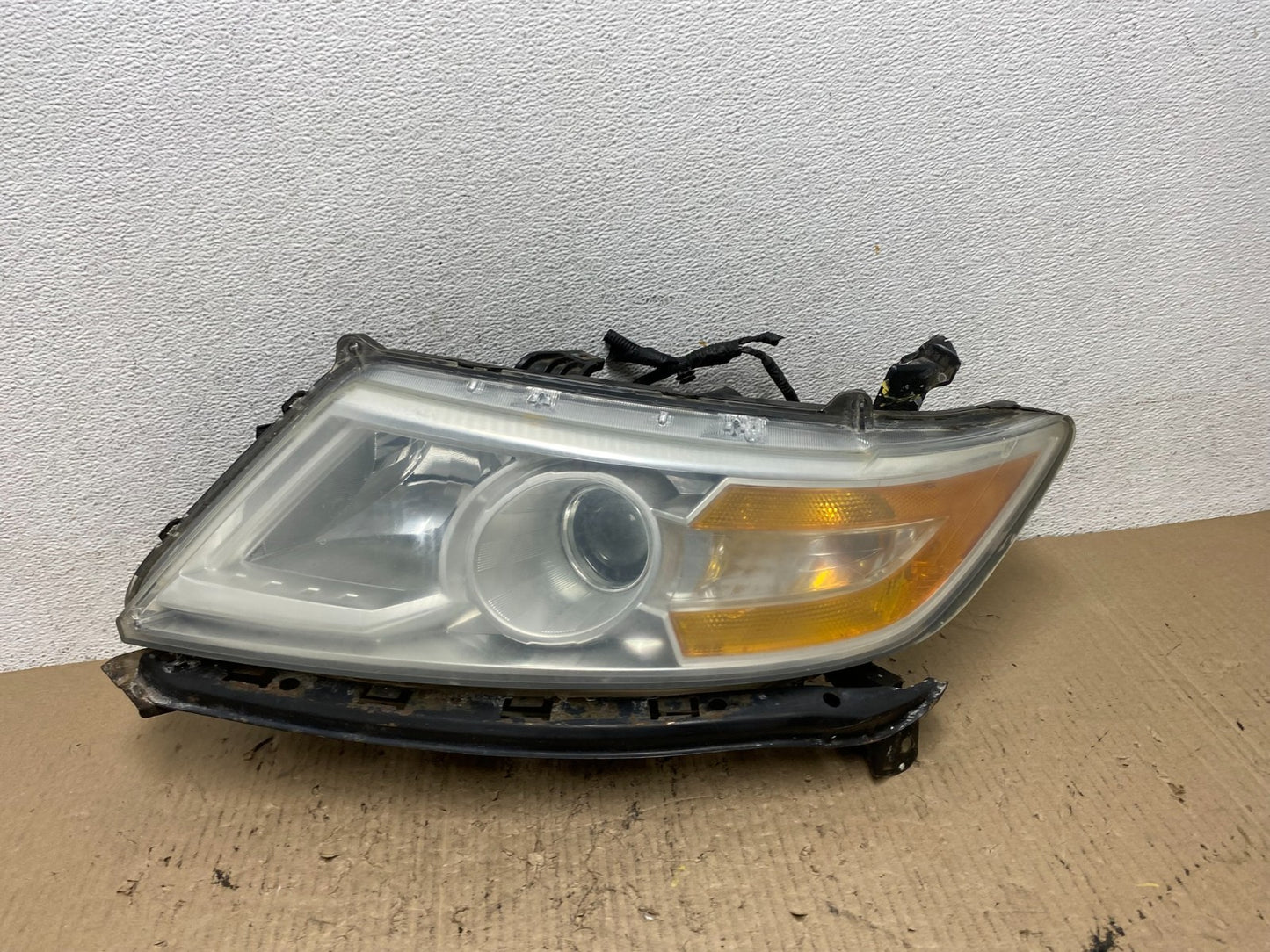 2011 to 2013 Honda Odyssey Front Left Driver LH Headlight Halogen AF7122 DW0
