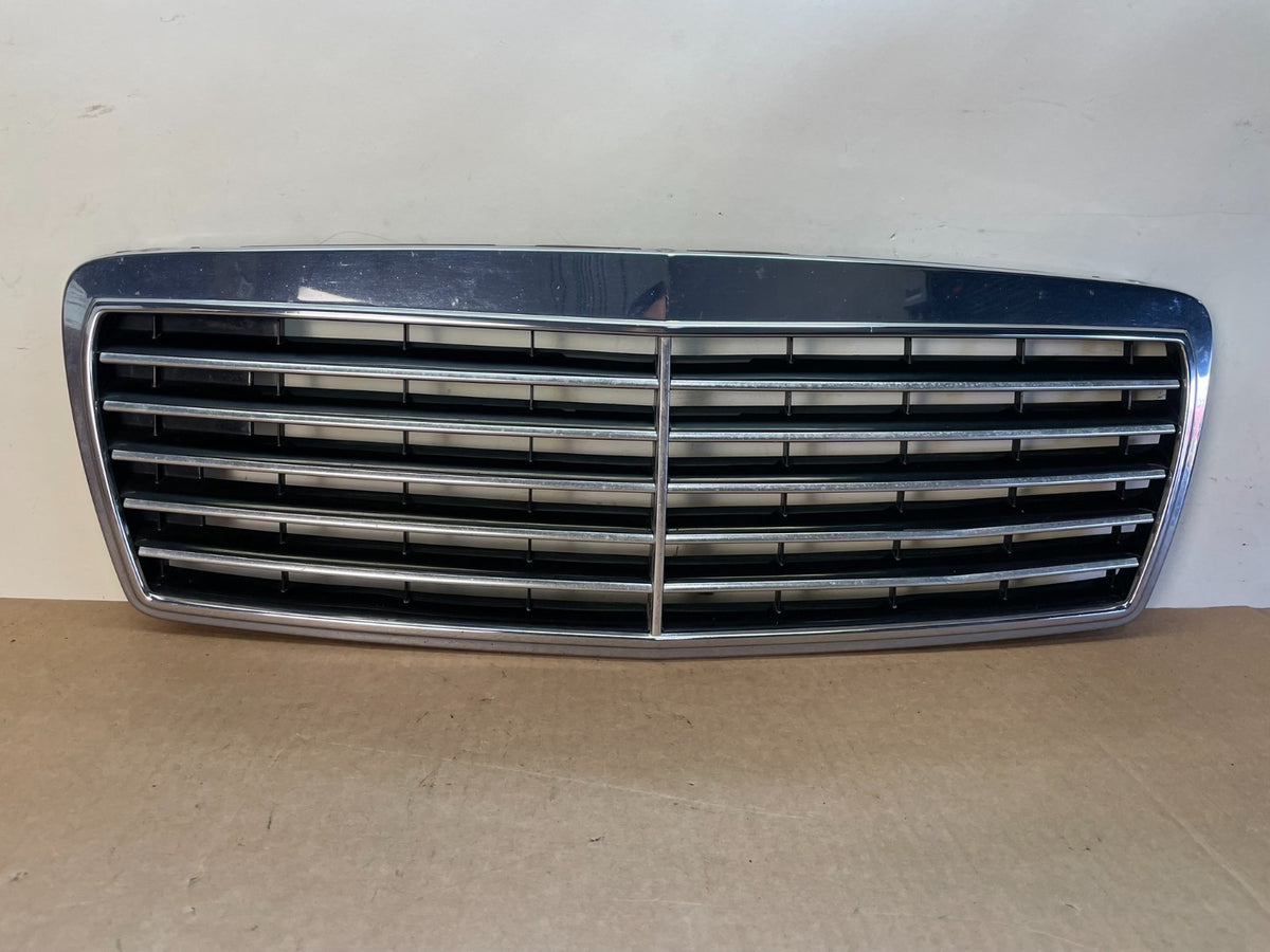 1996 to 1999 Mercedes Benz E320 Front Upper Grill Grill 2108880123 AJ1284 DG0
