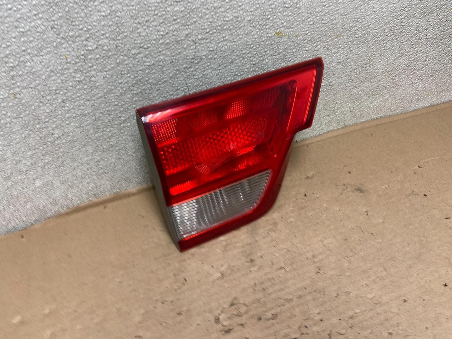2011-2013 Jeep Grand Cherokee Left Driver Side Lh Inner Tail Light Oem AB0117 LK2
