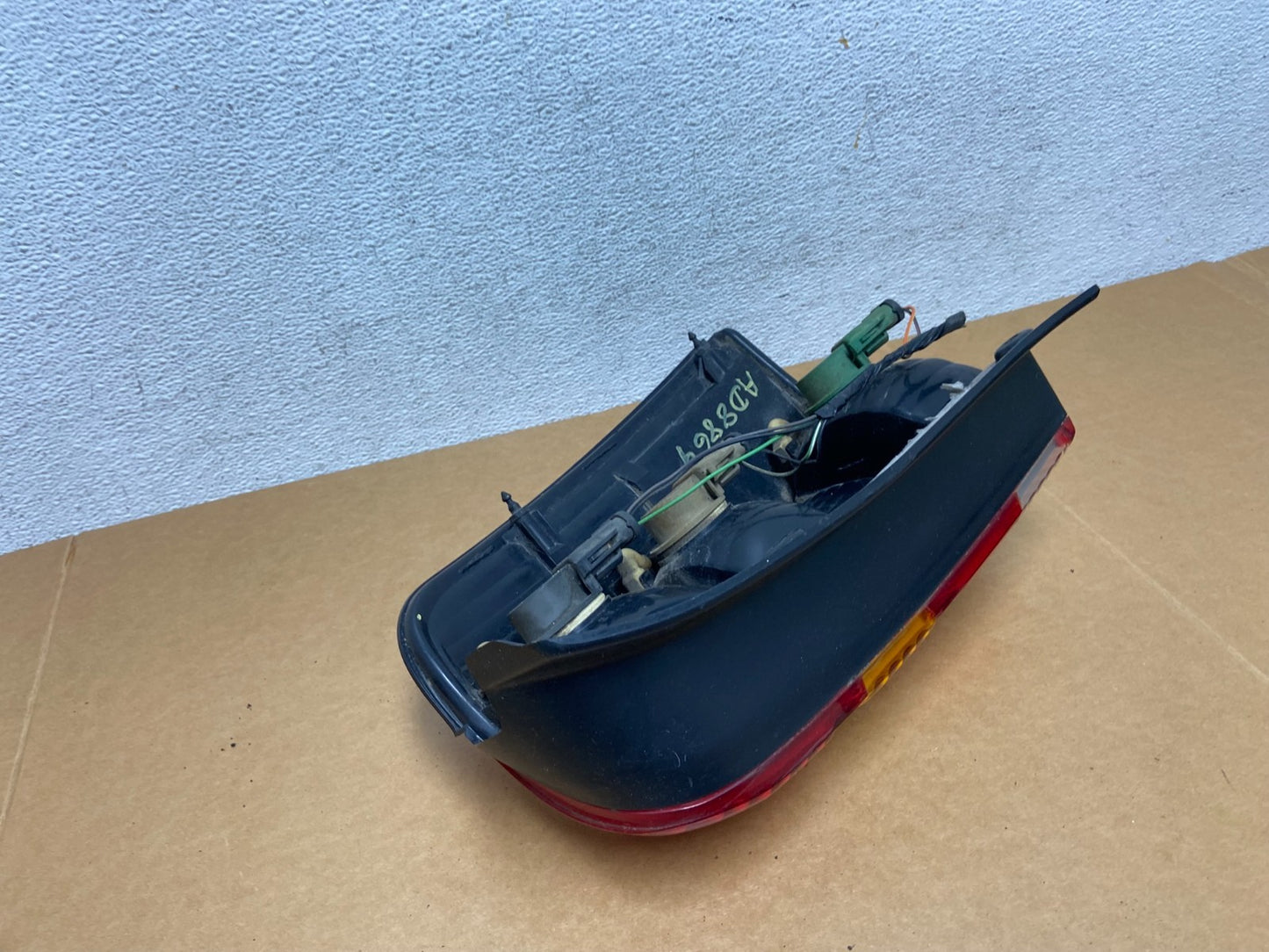 2001 to 2007 Ford Escape Left Driver Lh Side Tail Light AD8864 DW4
