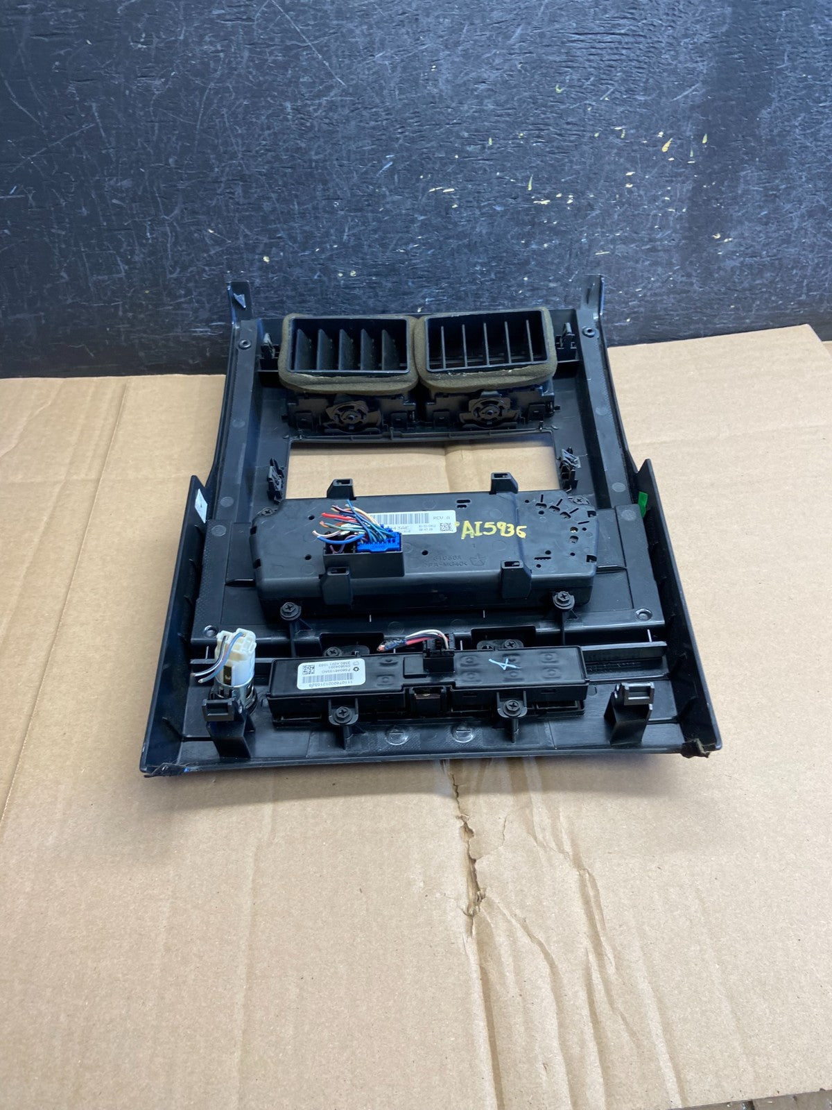 2008 to 2012 Jeep Liberty Dash Climate Temperature Control Radio Bezel AE3965 DG3