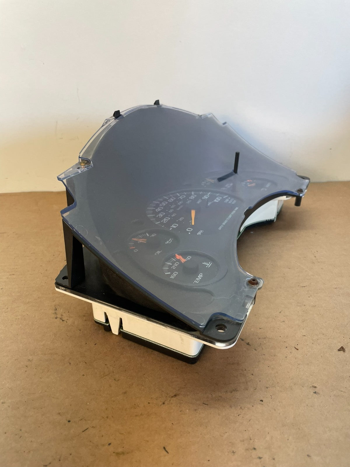 2000 to 2005 Chevrolet Astro Cluster Gauge Speedometer ECM AG0702 DW1