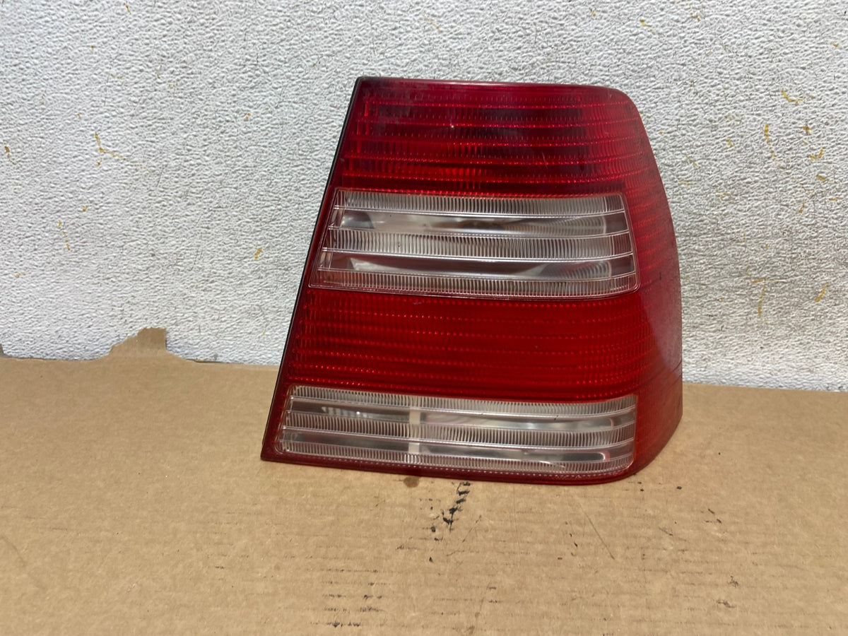 2004 to 2005 Volkswagen Jetta Right Passenger RH Side Tail Light AH7769 LK0