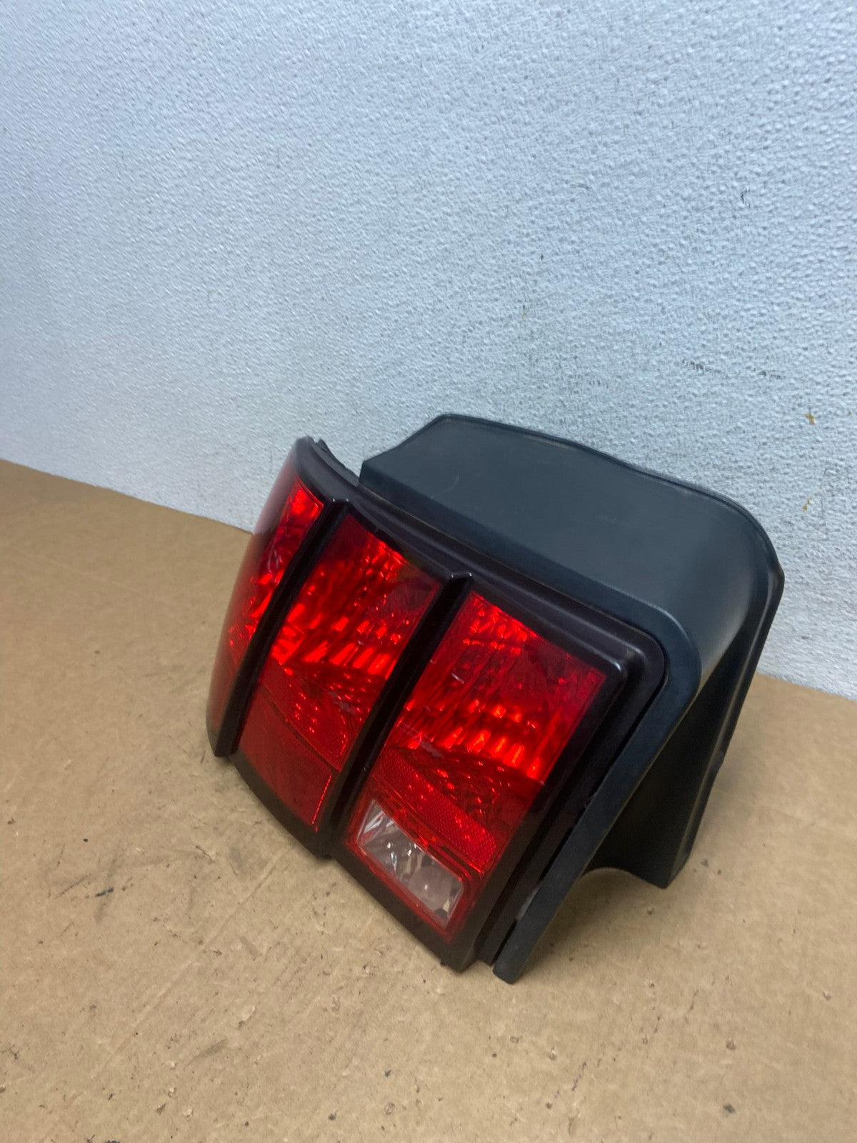 1999 - 2004 Ford Mustang Left Driver Lh Side Tail Light AD4972 LK1