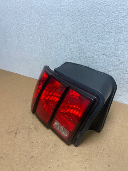 1999 - 2004 Ford Mustang Left Driver Lh Side Tail Light AD4972 LK1