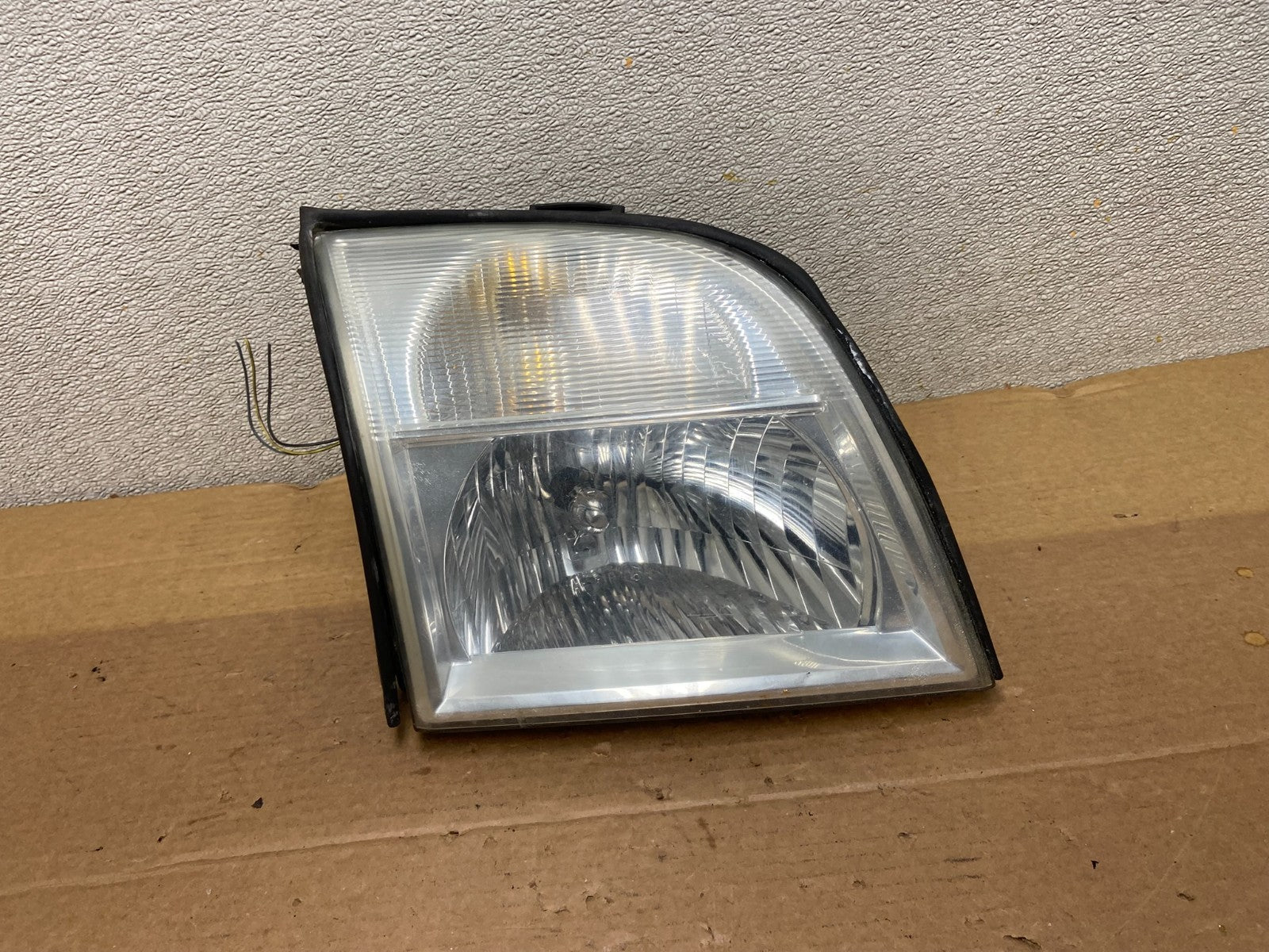 2006-2010 Mercury Mountaineer Right Passenger Side Halogen Headlight AB5176 DW0