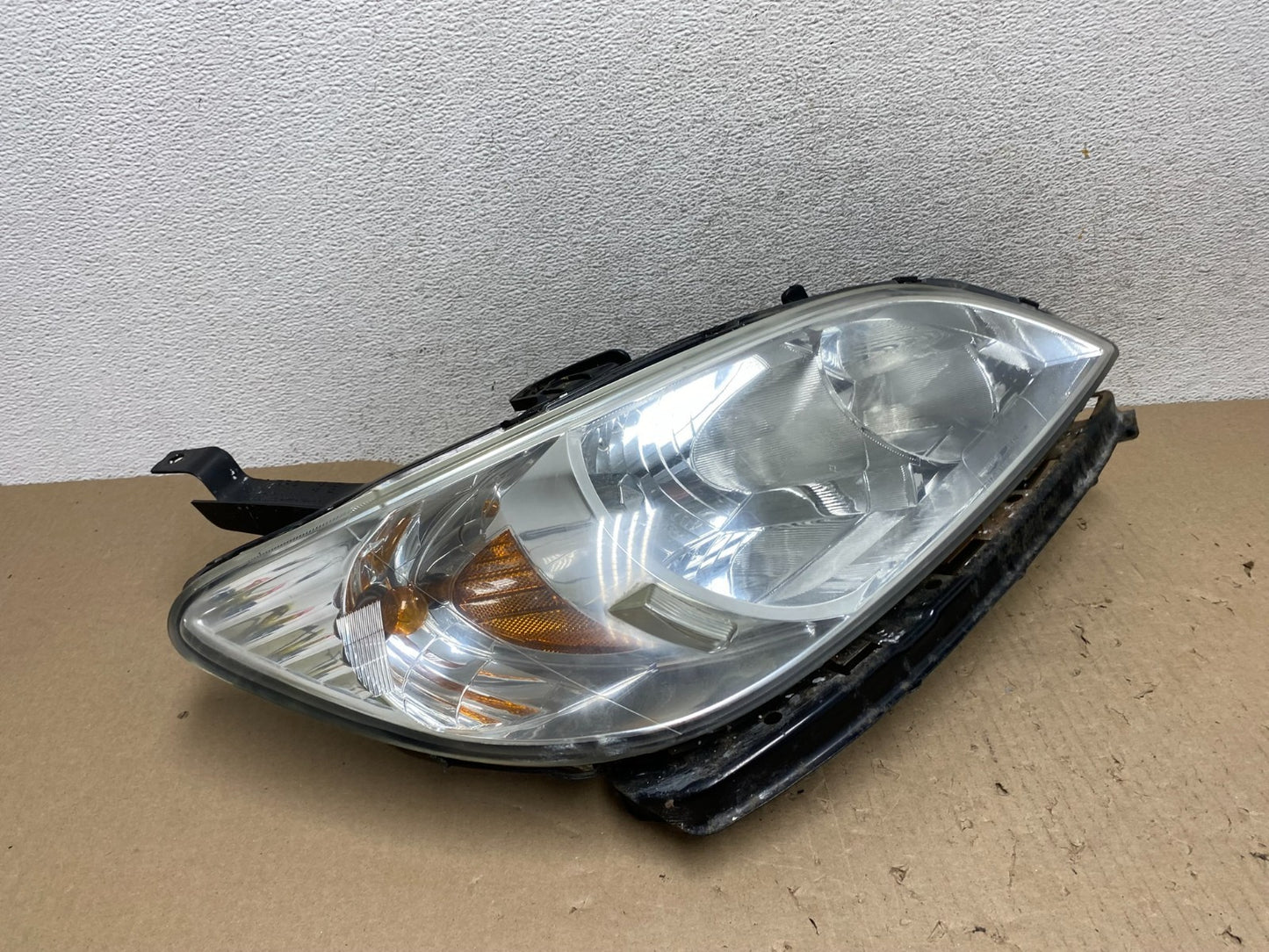 2004 2005 Honda Civic Sedan Headlight Halogen Right Passenger Rh AG6970 DW2