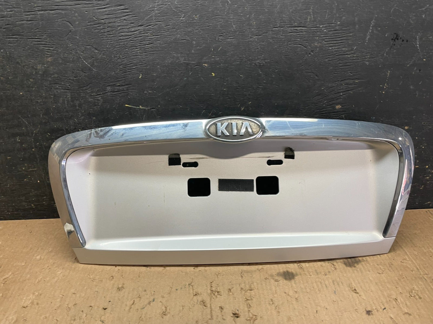 2007 to 2009 Kia Amanti Rear Panel Hatch Gate License Plate Oem Z5572 DG0