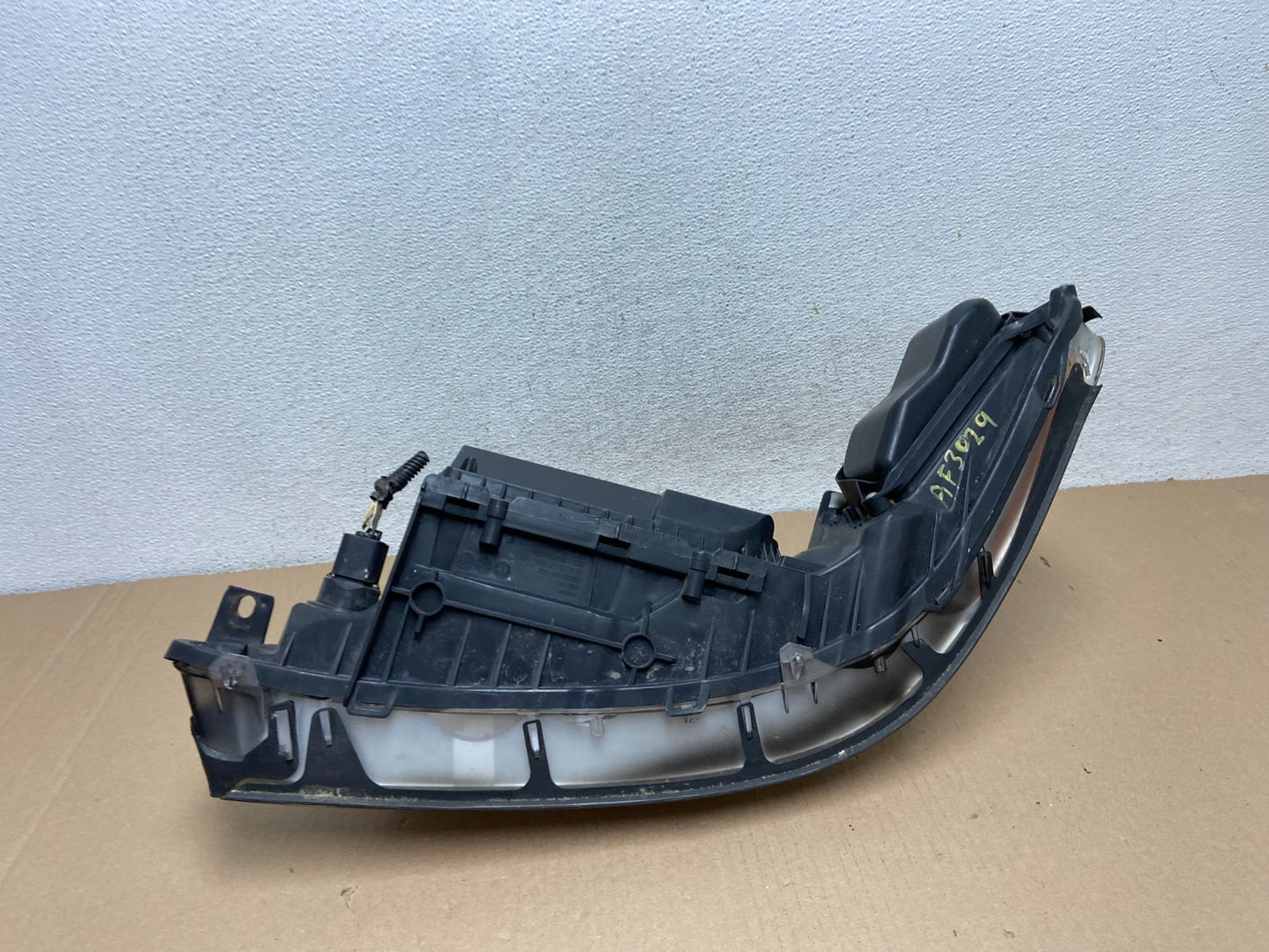 2005 to 2011 Lincoln Town Car Right Passenger Rh Side Headlight AF3029 DW7