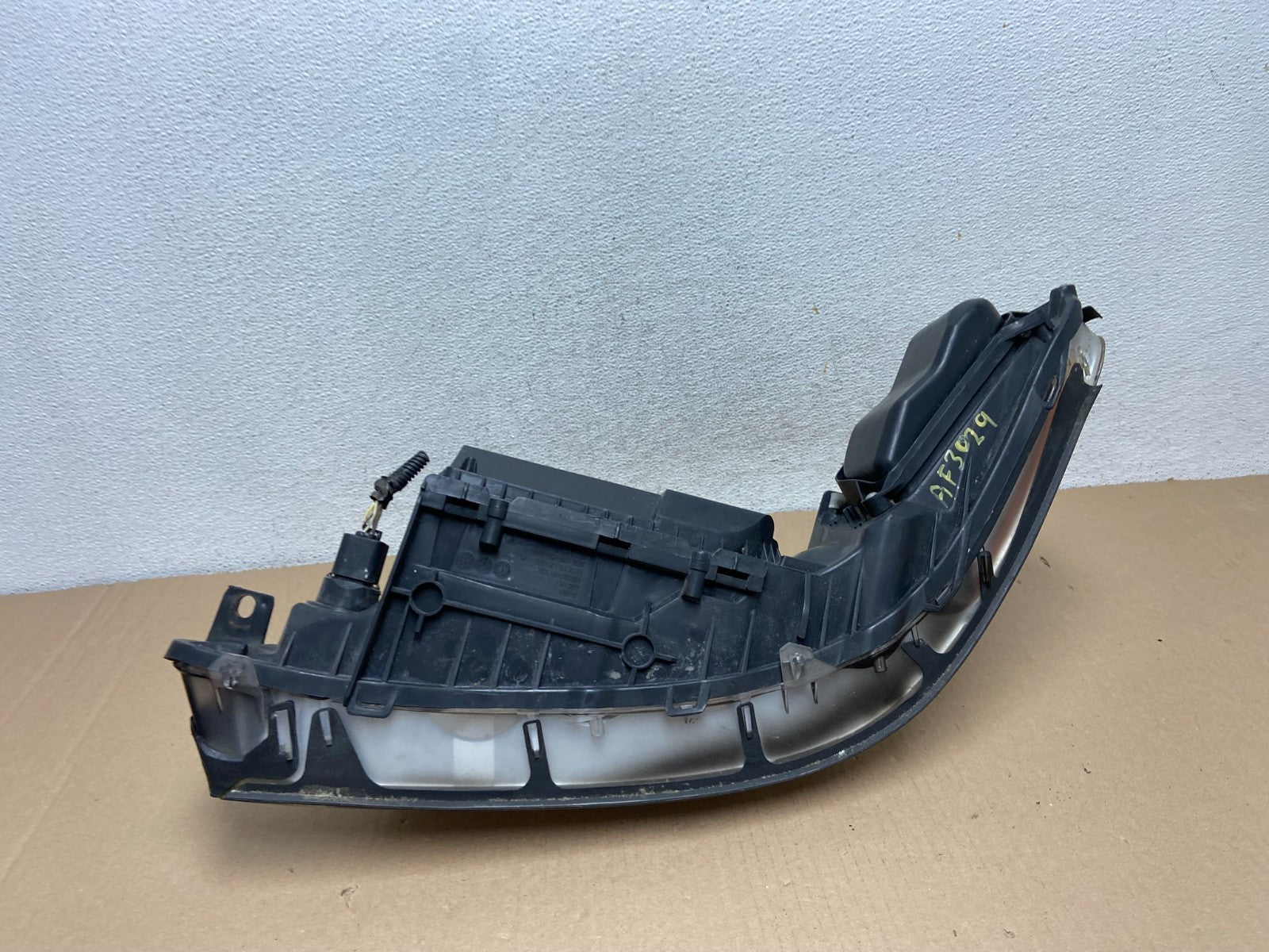 2005 to 2011 Lincoln Town Car Right Passenger Rh Side Headlight AF3029 DW7