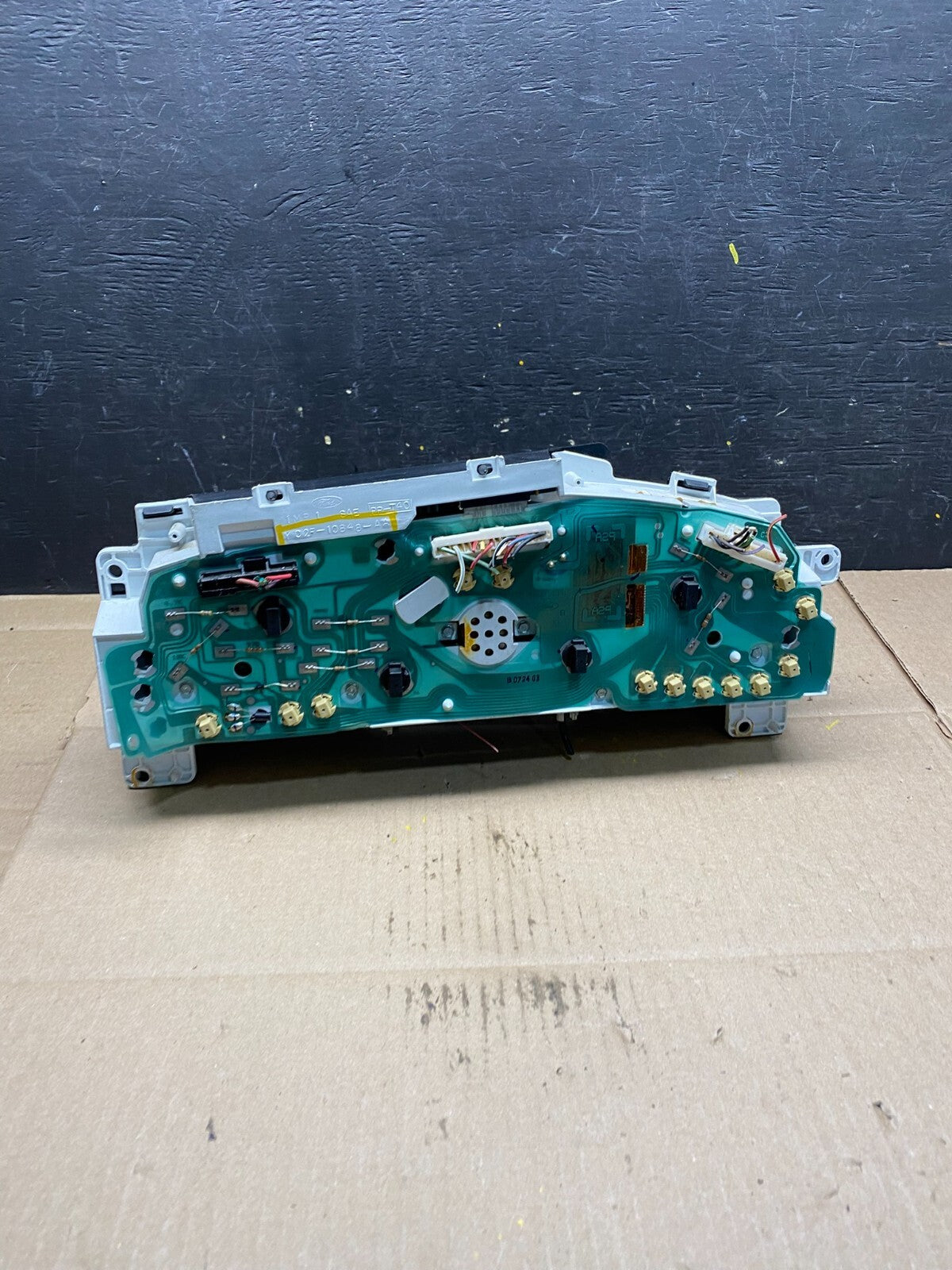 1997 - 2002 Ford Econoline E150 E250 Van Speedometer Instrument Cluster L5643 DG4
