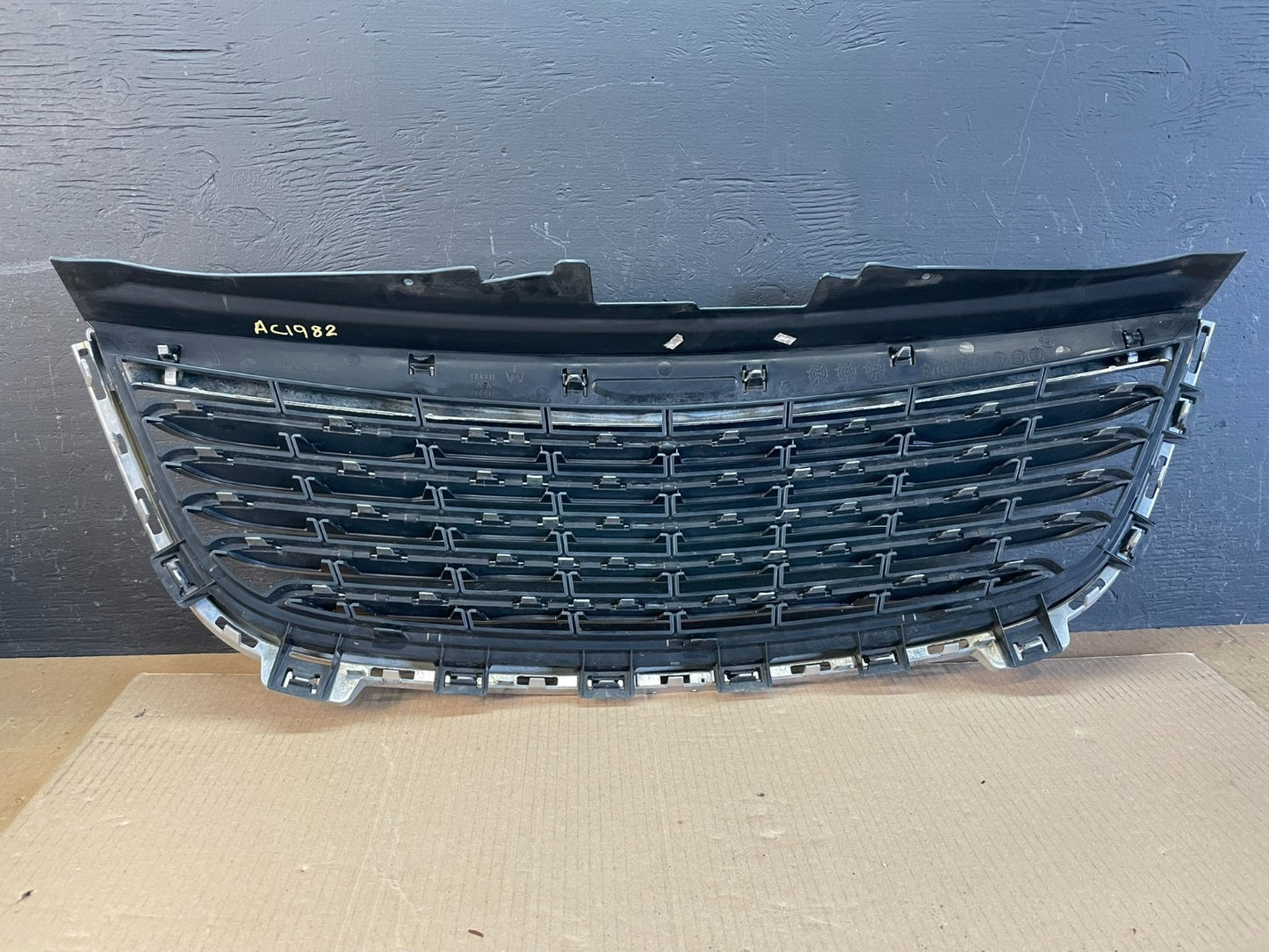 2011 to 2016 Chrysler Town & Country Front Upper Grill Grille Oem AC1982 DG5