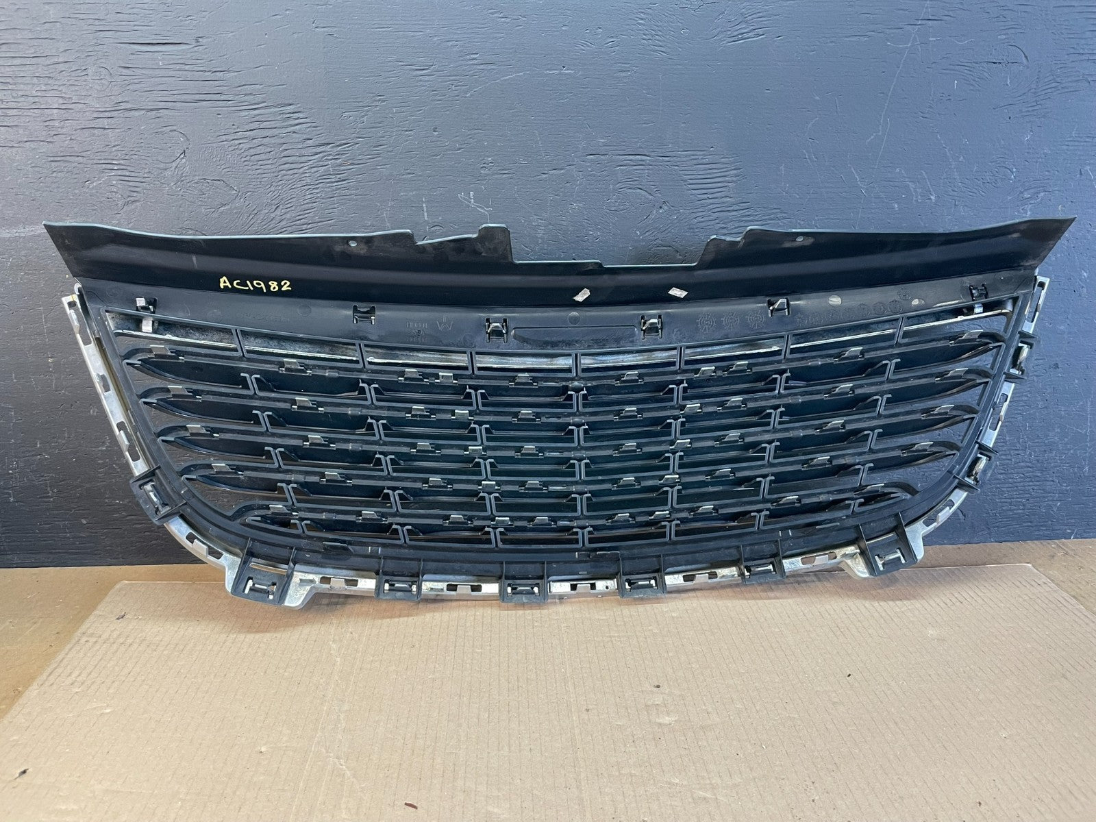 2011 to 2016 Chrysler Town & Country Front Upper Grill Grille Oem AC1982 DG5