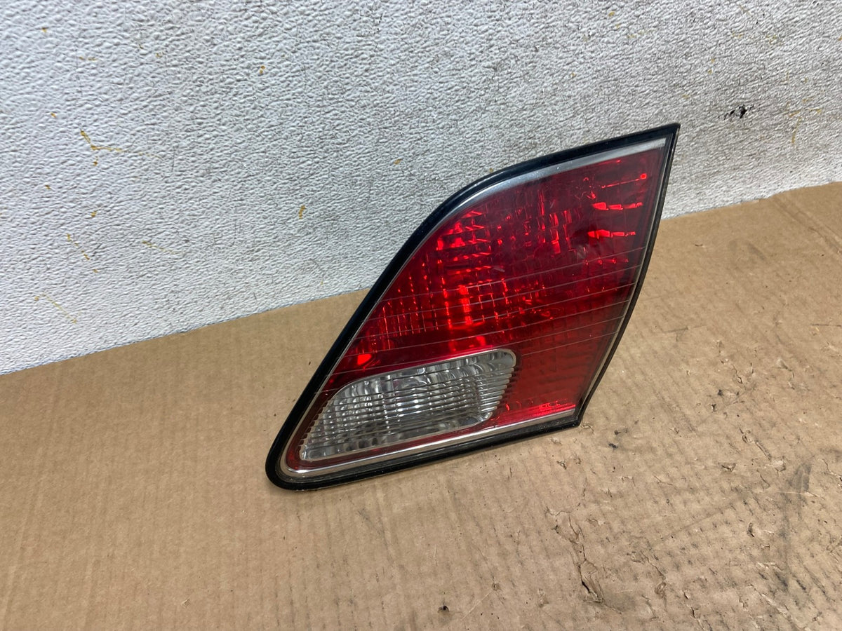 2002 2003 2004 Lexus Es300 Es330 Right Passenger Inner Tail Light AI4740 LK2