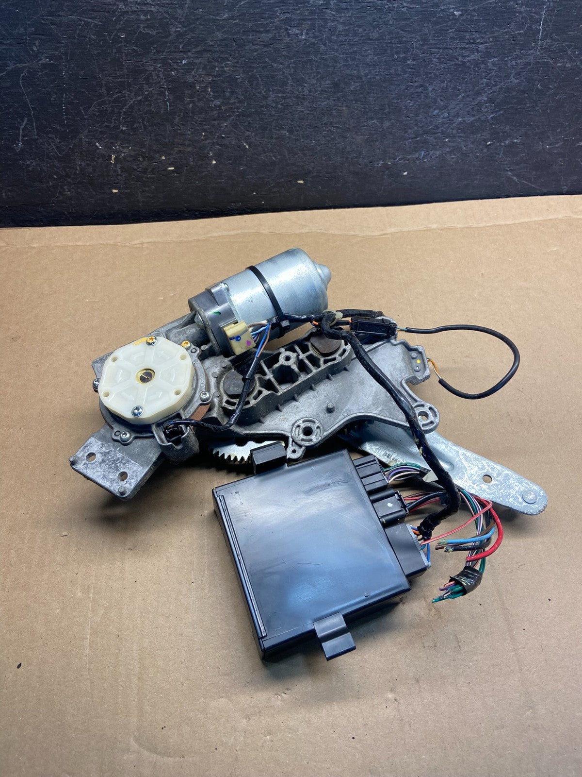 GMC Acadia Yukon Tahoe Rear Trunk Liftgate Power Motor Actuator AF9250 DG0