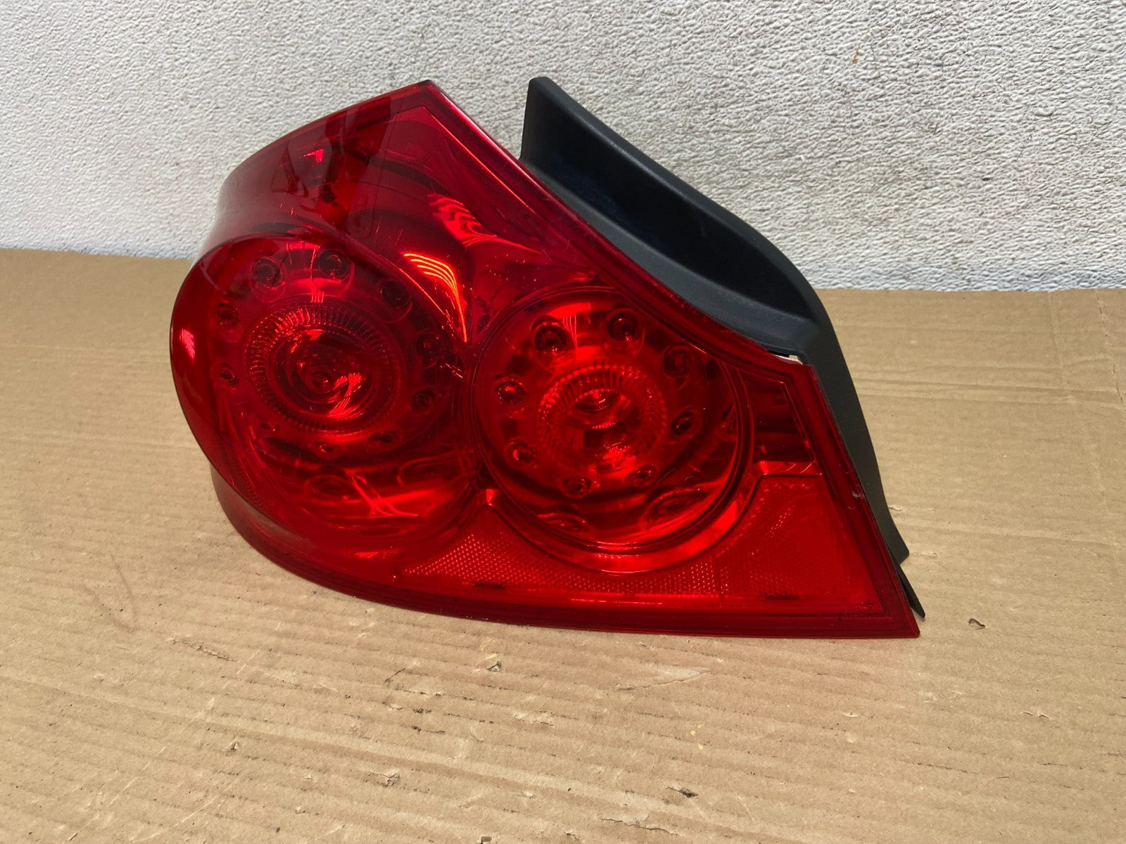 2007 to 2013 Infiniti G35 G37 Sedan Left Driver LH Side Tail Light AG8917 DW2