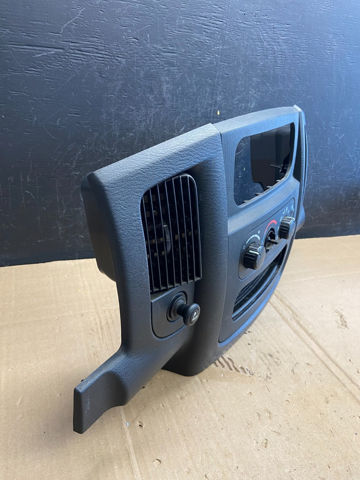 2002 to 2005 Dodge Ram Radio Climate Control Dash Air Vent Bezel Trim AD7200 DG1