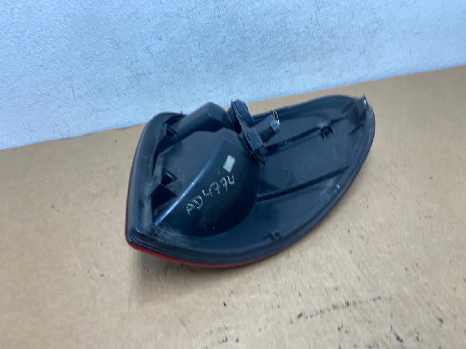 2004 to 2007 Dodge Grand Caravan Left Driver Lh Tail Light AD4774 LK4