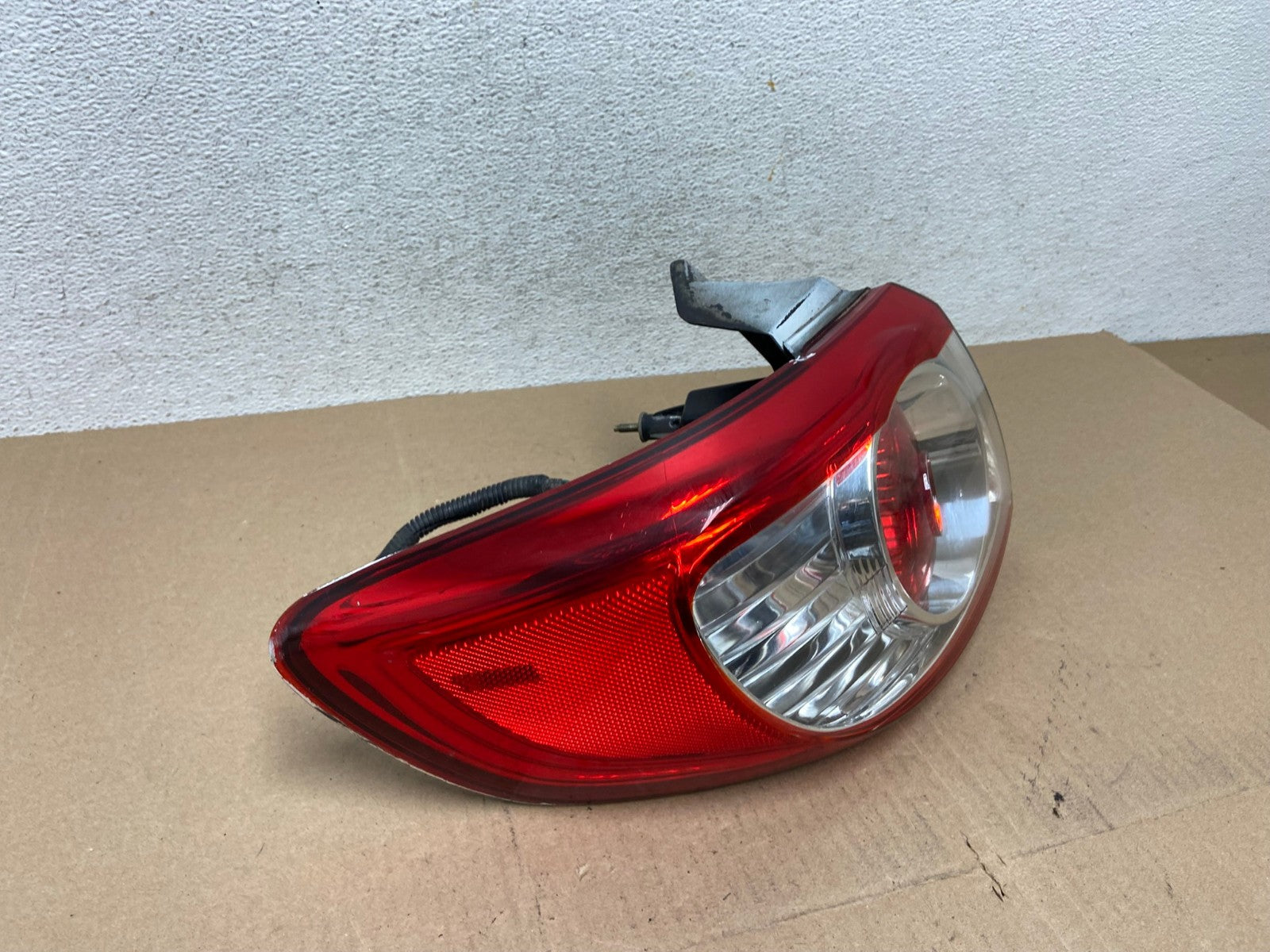 2010 to 2012 Hyundai Santa Fe Left Driver Side LH Tail Light AE6647 LK2