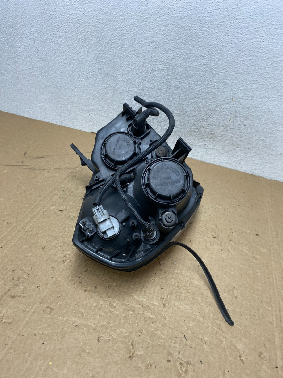 2008-2012 Kia Sedona Left Driver Lh Side Headlight Halogen AG1180 DW8